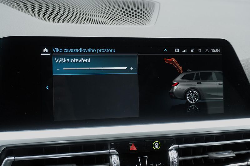 BMW Řada 3 330e xDrive, ACC, Tažné - fotka 30 z 39