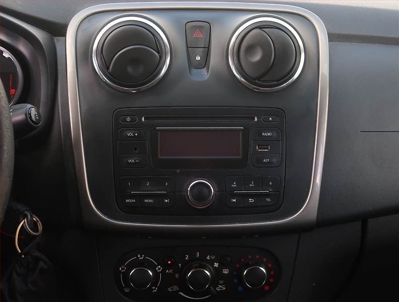 Dacia Logan (2016) 1.2 16V - fotka 12 z 15
