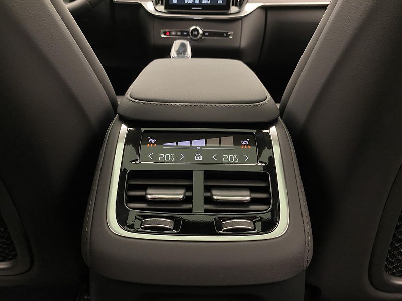 Volvo XC90 (2026) T8 AWD RECHARGE DARK ULTRA - fotka 75 z 75