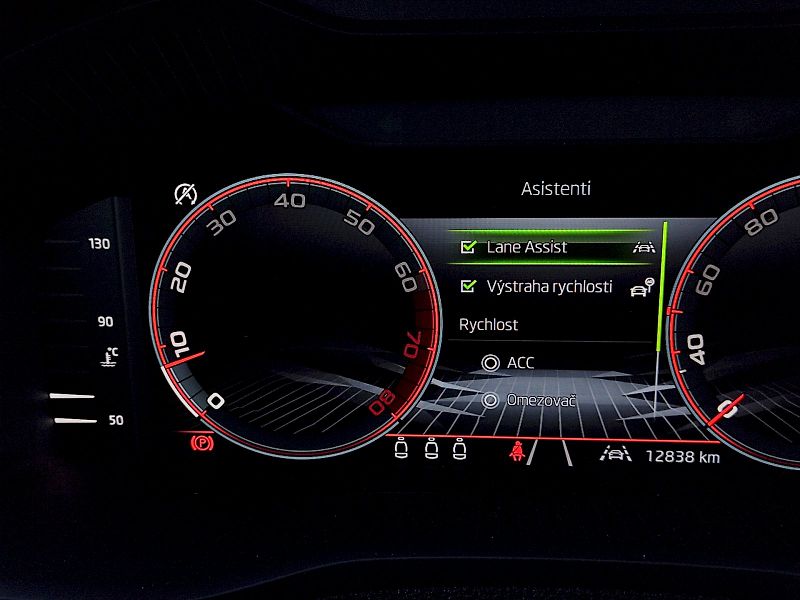 Škoda Karoq (2025) SportLine 1,5 Tsi  110 Kw - fotka 10 z 42