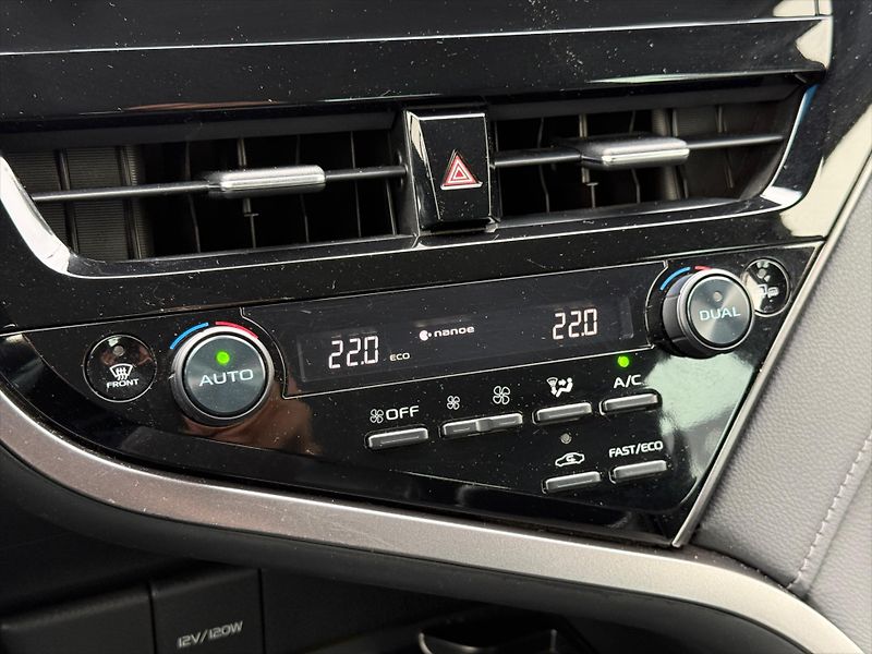 Toyota Camry 2,5 Executive, Hybrid - fotka 17 z 20