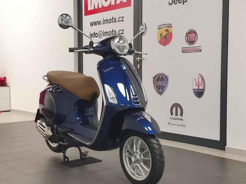 Vespa GTS Super 300 Rosso Coraggioso.
