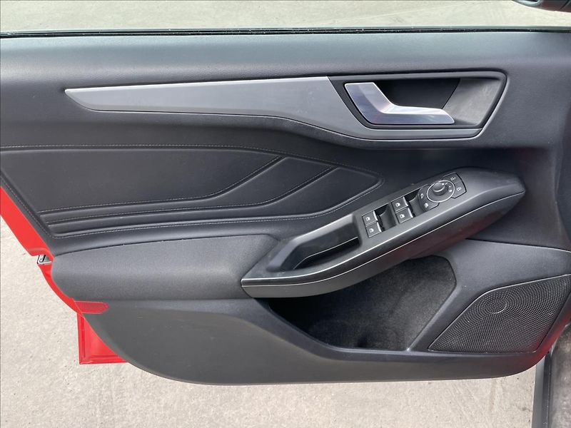 Ford Focus 1,5 Ecoblue AT8 Titanium Style - fotka 14 z 23