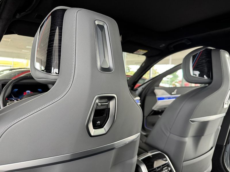 BMW i7 60 xDrive M-SPORT*Max.Výbava! - fotka 21 z 59