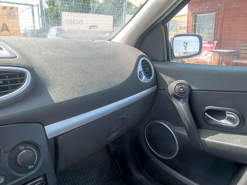 Renault Clio (2006) 1.2i 55KW - fotka 20 z 35