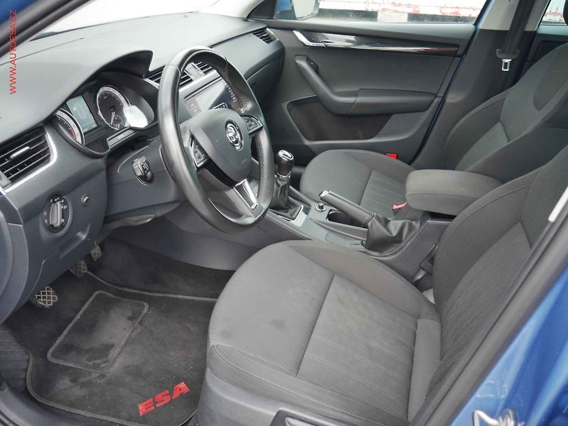 Škoda Octavia (2017) 1.6 TDi, ČR, STK 9/2027 - fotka 9 z 13