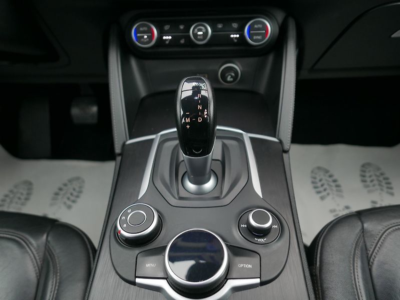 Alfa Romeo Stelvio 2,2 JTD Q4 154kW Automat - fotka 32 z 39