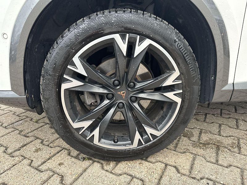 Cupra Formentor (2023) 1.5 TSI DSG - fotka 29 z 33