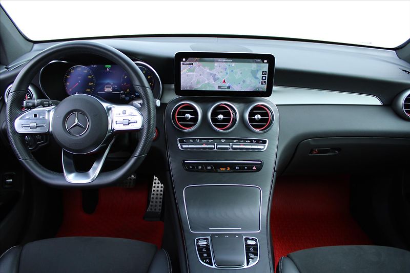 Mercedes-Benz GLC 300 4MATIC 190kW AMG ČR - fotka 15 z 29
