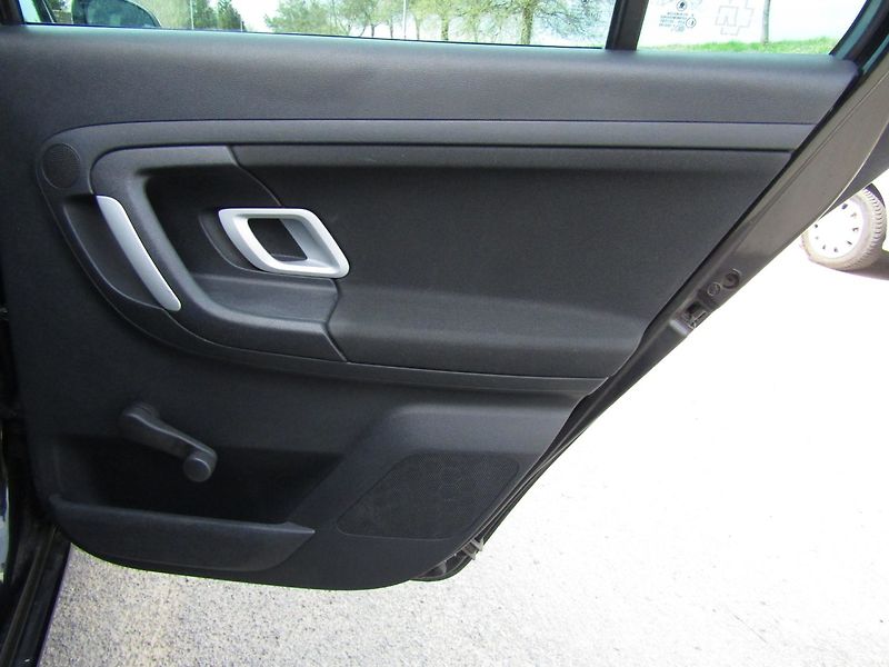 Škoda Fabia (2008) 1.4 16V  63kW  SPORT - fotka 24 z 38