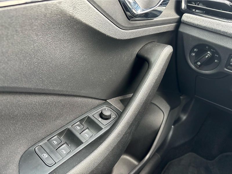 Škoda Kamiq 1.0TSi 85kW SELECTION - fotka 22 z 30