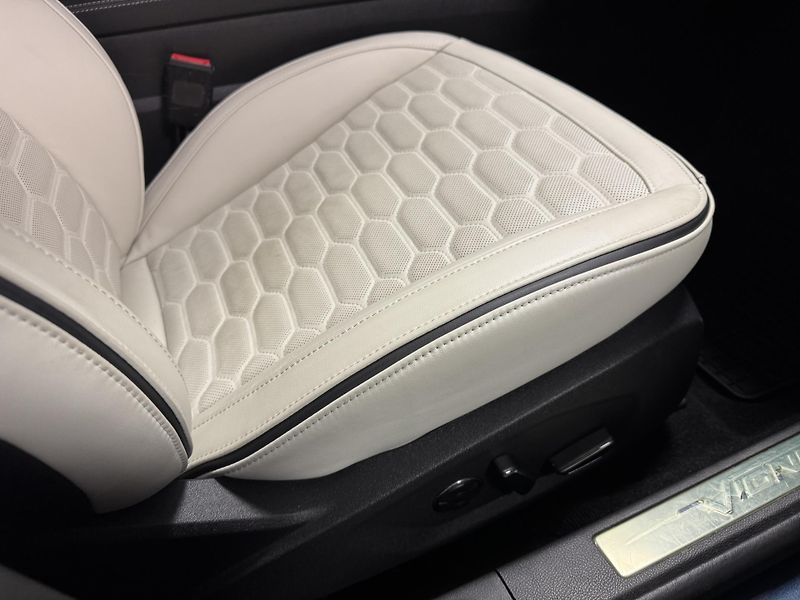 Ford Mondeo 2.0 Hybrid ecvT Aut Vignale P - fotka 18 z 37