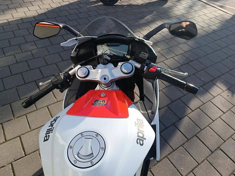 Aprilia RS 125 (2025) Kingsnake White (sleva 10.000. - fotka 9 z 11