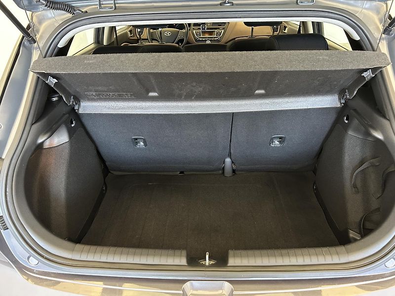 Hyundai i20 1.2 i Comfort - fotka 16 z 21