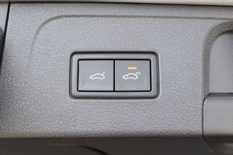 Volkswagen Passat Variant (2023) 2.0TDI 110kW DSG, LED, tažné - fotka 15 z 23