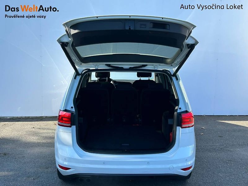 Volkswagen Touran (2023) 2.0 TDI 110kW DSG LED - fotka 20 z 35