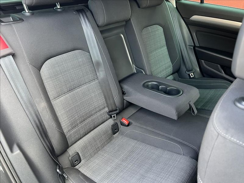 Volkswagen Passat 2,0 TDi Bussines DSG záruka - fotka 16 z 31