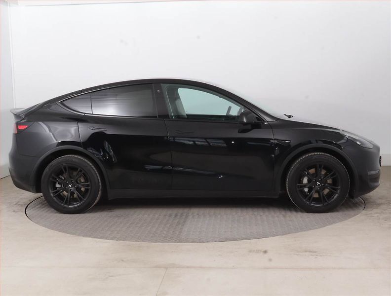Tesla Model Y (2021) Long Range AWD 75kWh, SoH 92% - fotka 6 z 21