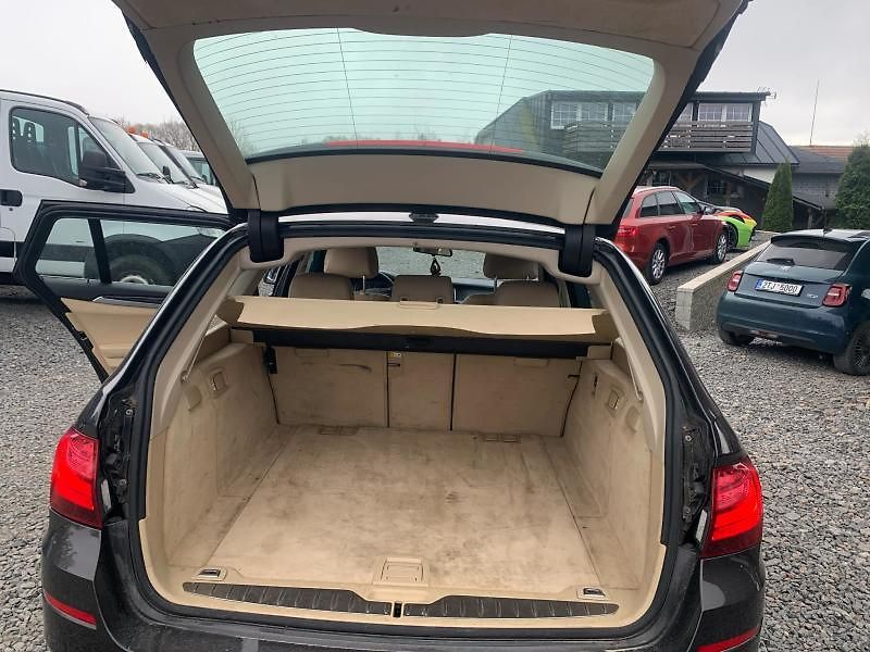 BMW Řada 5 (2013) 520d - fotka 12 z 12