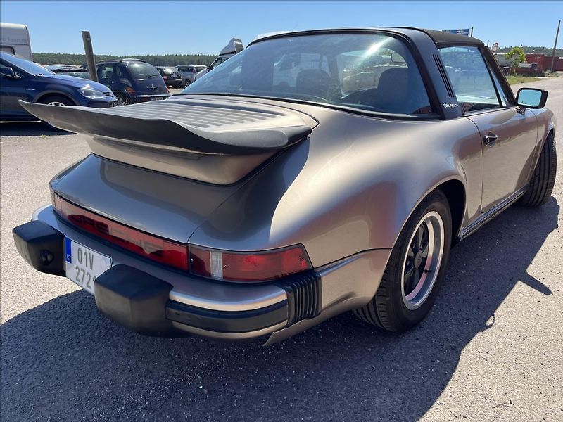Porsche 911 3.0 SC HISTORICKÉ VOZIDLO - fotka 36 z 40