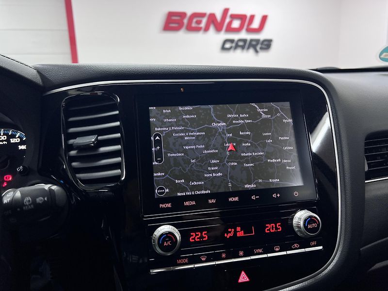 Mitsubishi Outlander 2.4 PHEV 165 kW, 4x4, 2020 - fotka 30 z 38