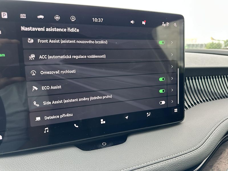 Škoda Superb Laurin a Klement - fotka 13 z 17