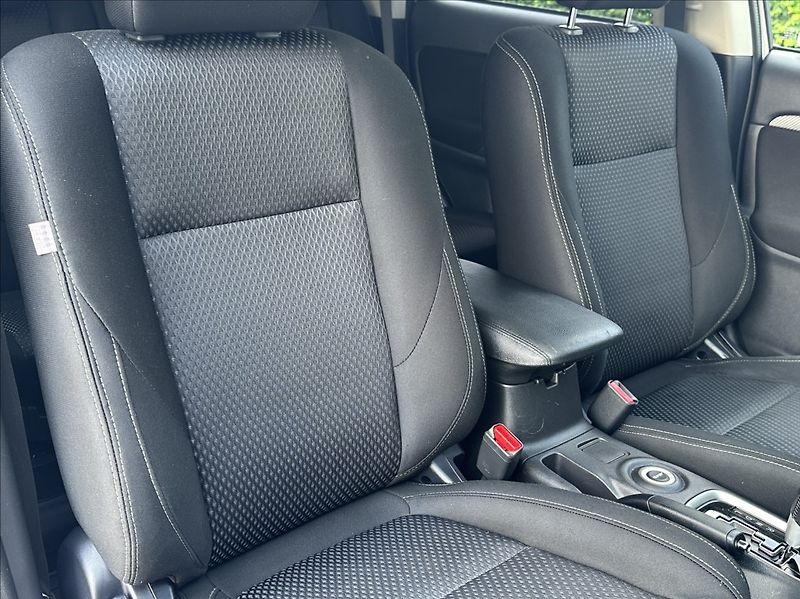 Mitsubishi Outlander 2,0 150PS  Intense A/T 4x4 - fotka 17 z 53
