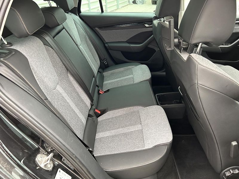 Škoda Octavia 1.5 TSI Top selection - fotka 32 z 35
