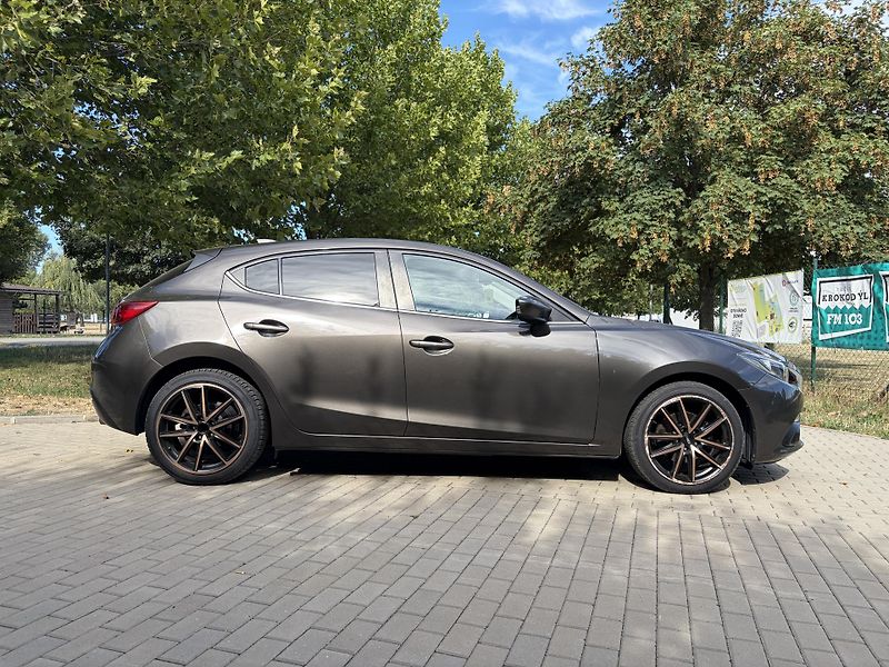 Mazda 3 2.0 121kw Center-Line - fotka 13 z 30