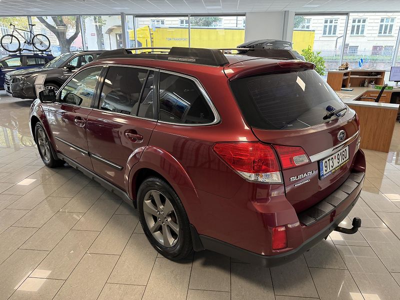 Subaru Outback 2.0D Comfort Cross Line CVT,CZ - fotka 3 z 50