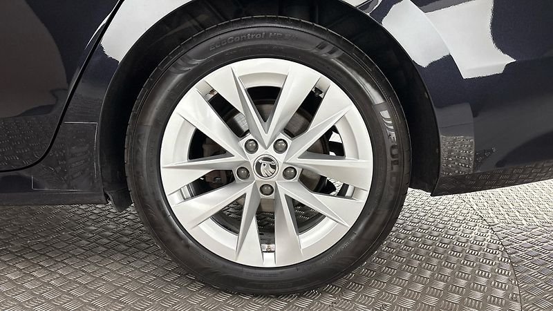 Škoda Octavia 2.0 TDI DSG 4x4 Style Combi - fotka 19 z 25
