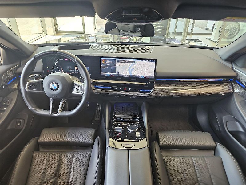 BMW Řada 5 540d xDrive Touring - fotka 21 z 39