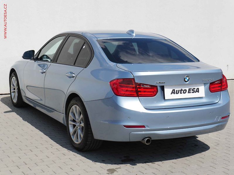 BMW Řada 3 (2015) 2.0D xDrive, ČR, AT, bixen - fotka 6 z 19