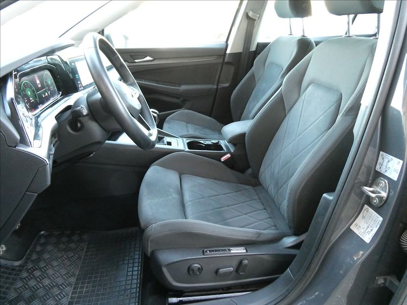 Volkswagen Golf 1,5 TSi 110kW Style,2xkola,DPH - fotka 18 z 47