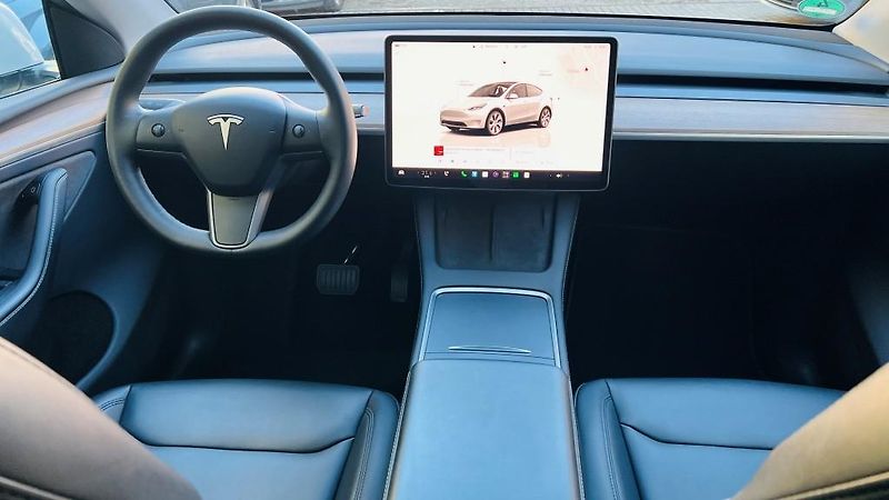 Tesla Model Y (2022) LR AWD Berlin Záruka SoH 93,4% - fotka 15 z 57