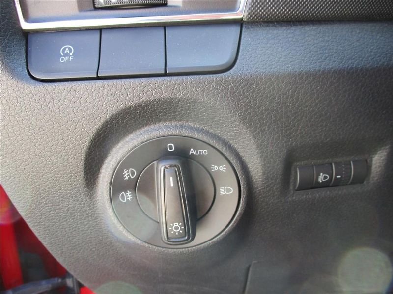 Škoda Fabia 1,0 TSI, serviska,1.maj,DPH,CZ - fotka 18 z 27
