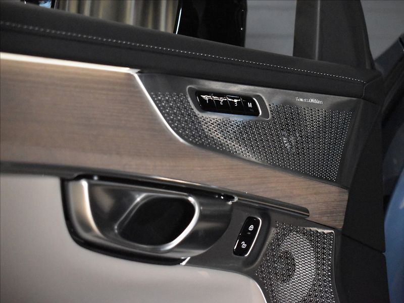 Volvo XC90 (2026) 2,0 T8  Ultra Dark - fotka 23 z 40