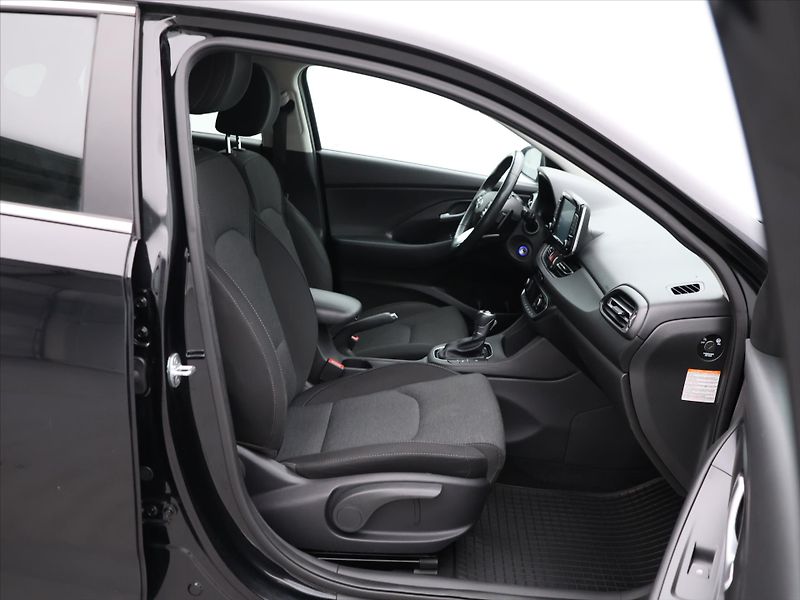 Hyundai i30 1.5 1.5 T-GDI Mild LED CZ - fotka 11 z 27