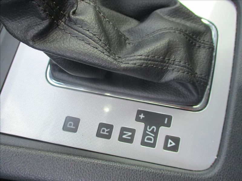 Škoda Octavia 1,6 TDI, DSG,klima,serv.kniha, - fotka 15 z 33