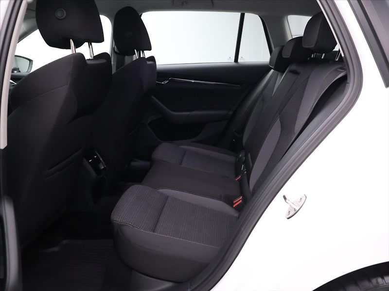 Škoda Octavia 2,0 TDI CZ 1.Maj LED DPH - fotka 13 z 30