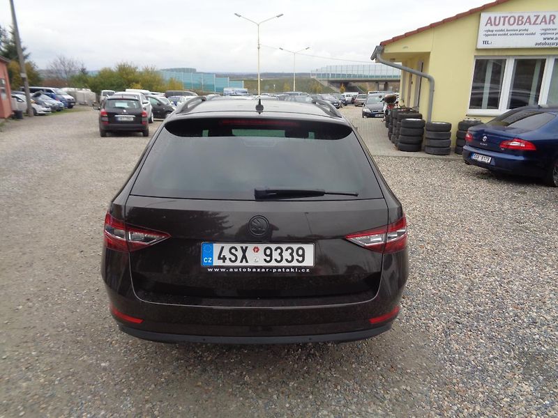 Škoda Superb 2,0 TDI - fotka 6 z 16