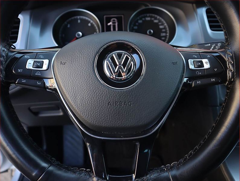 Volkswagen Golf (2015) 1.6 TDI, Navi, Xenony - fotka 20 z 20