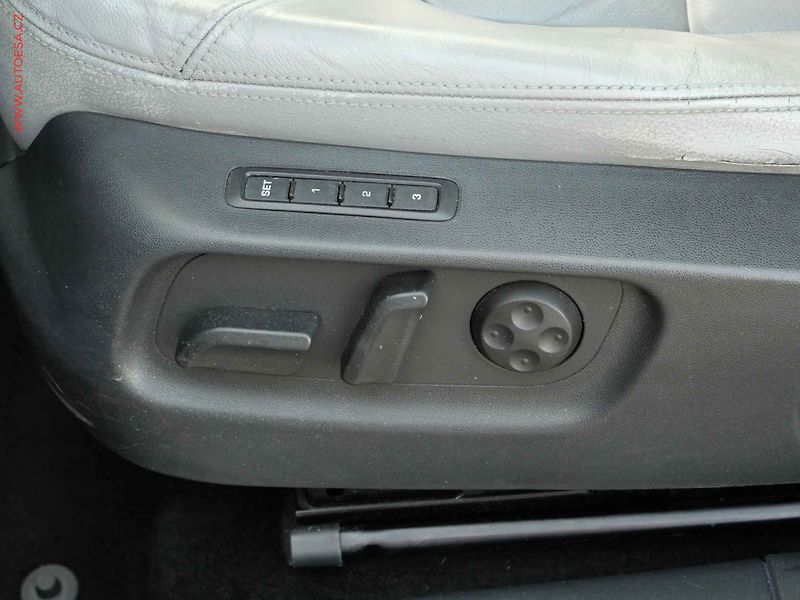 Škoda Octavia (2007) 2.0FSI, Xenon, šíbr, kůže - fotka 12 z 19
