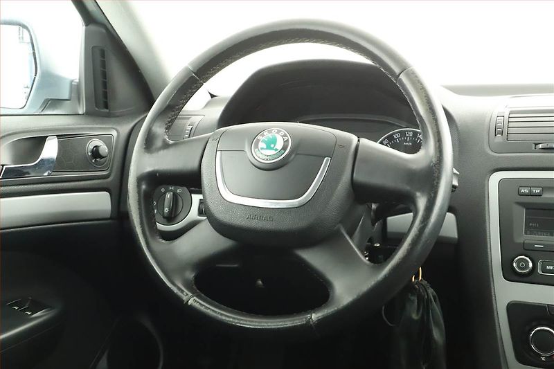 Škoda Octavia (2012) 1.6 TDI, Tempomat - fotka 12 z 13