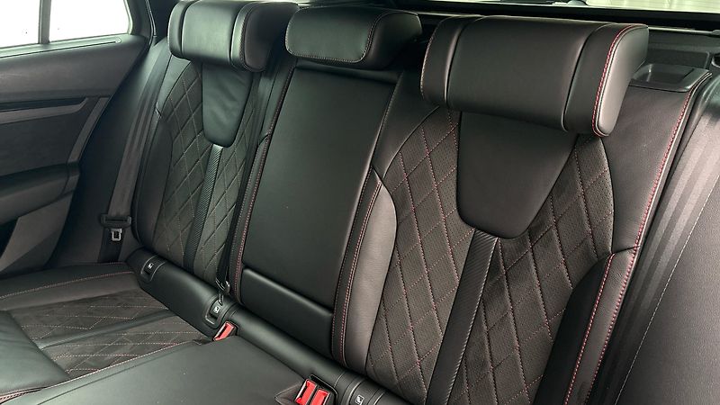 Škoda Octavia 2.0 TDI DSG 4x4 RS Combi - fotka 16 z 32