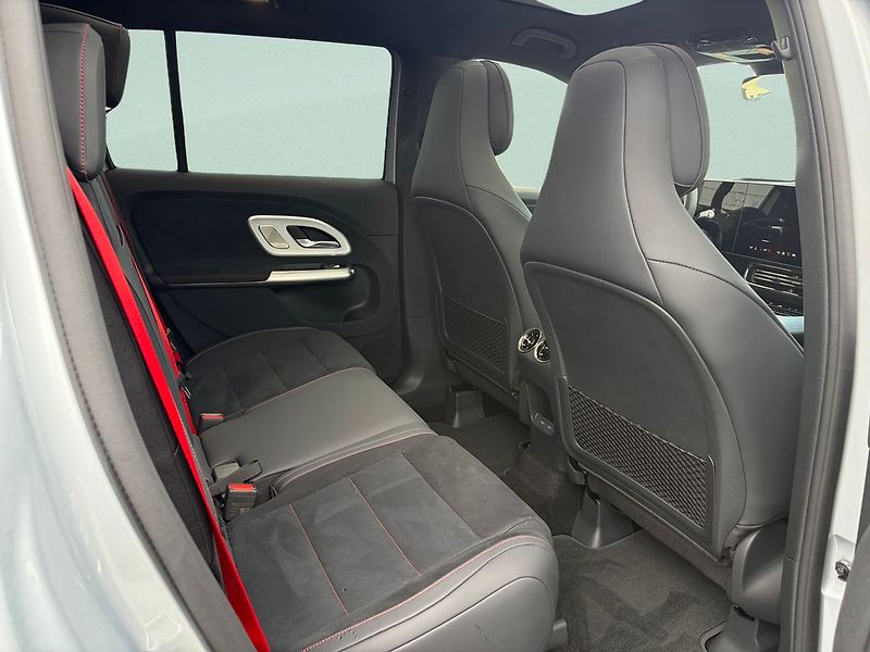 Mercedes-Benz GLB (2026) 200 4MATIC - fotka 14 z 15