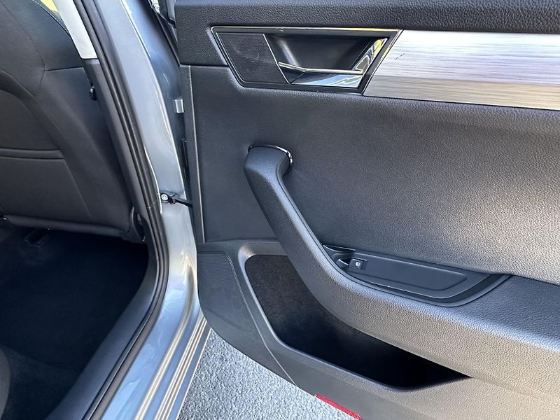 Škoda Superb (2021) KOMBI 2.0TSI/140kW* 1.Maj.   - fotka 25 z 39