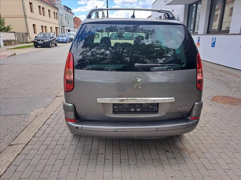 Peugeot 807 2,0 HDI - fotka 8 z 41