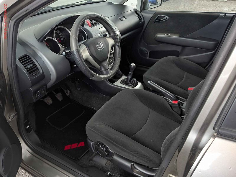 Honda City (2008) 1.4 i, ČR, AC - fotka 9 z 14