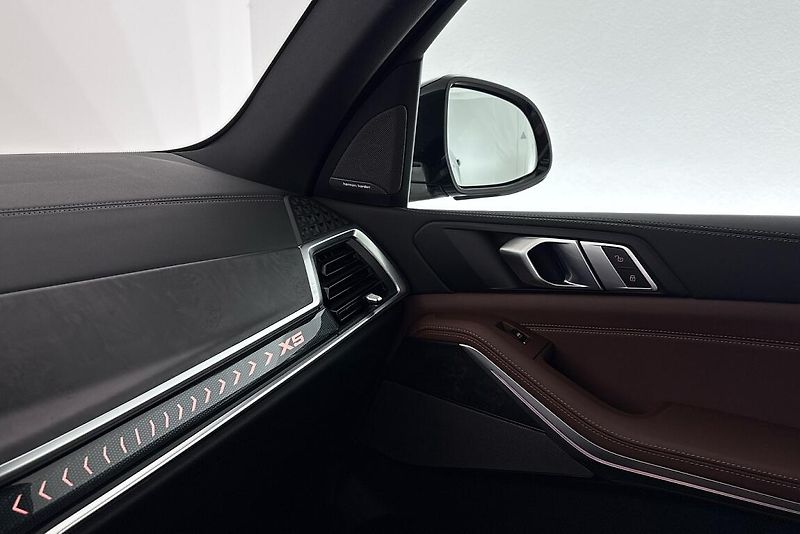 BMW X5 xDrive30d - fotka 19 z 26